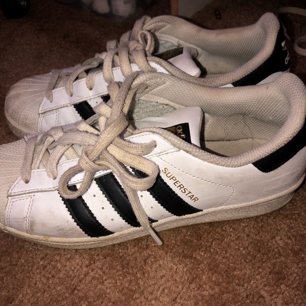 Dirty white adidas for cool aesthetic 🖤